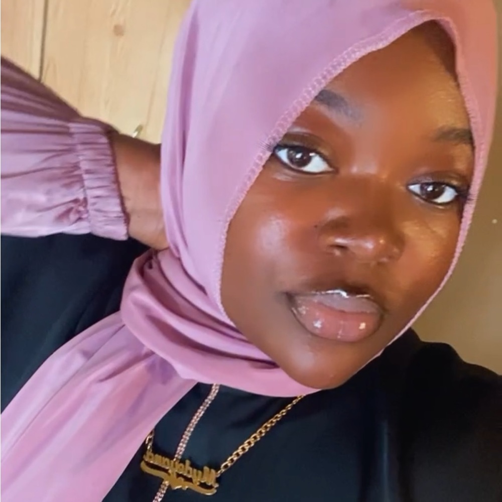 Meet your Posher, Mydeyana